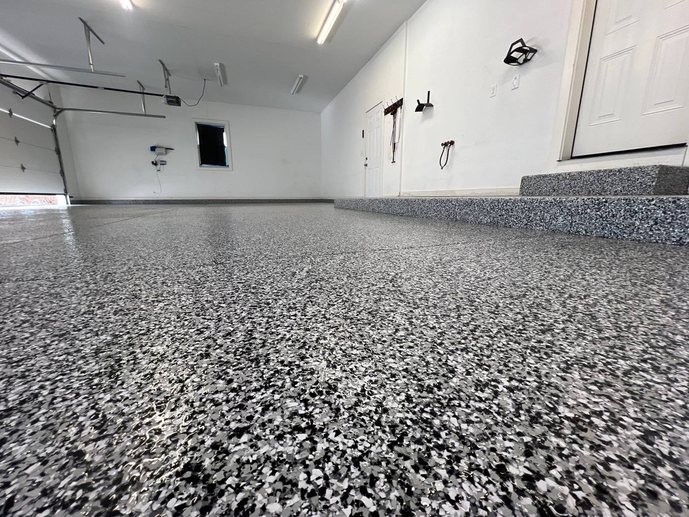 Flake-coated residential garage floor